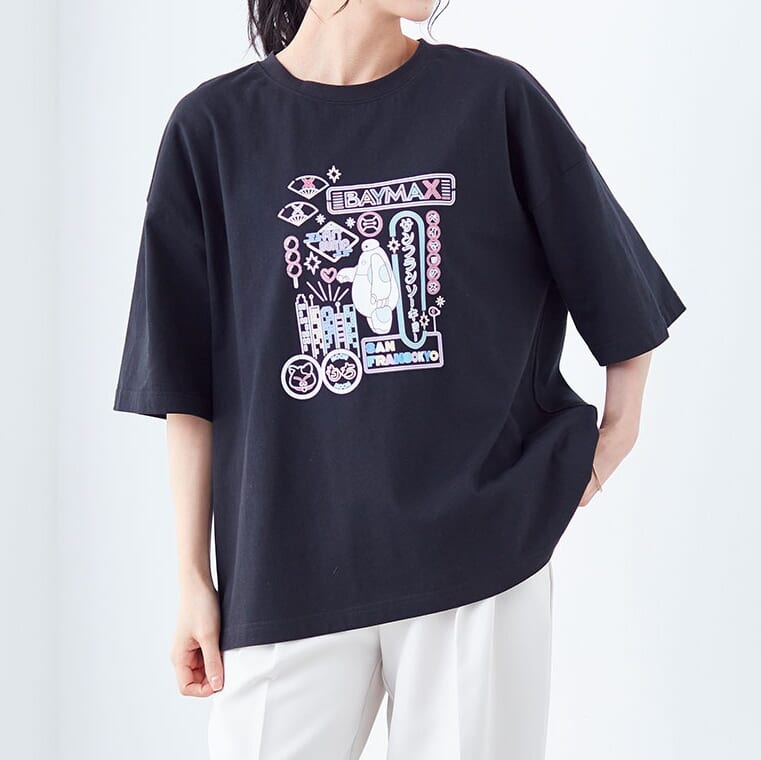 ユニセックススーベニアTシャツ 「ベイマックス」　ブラック