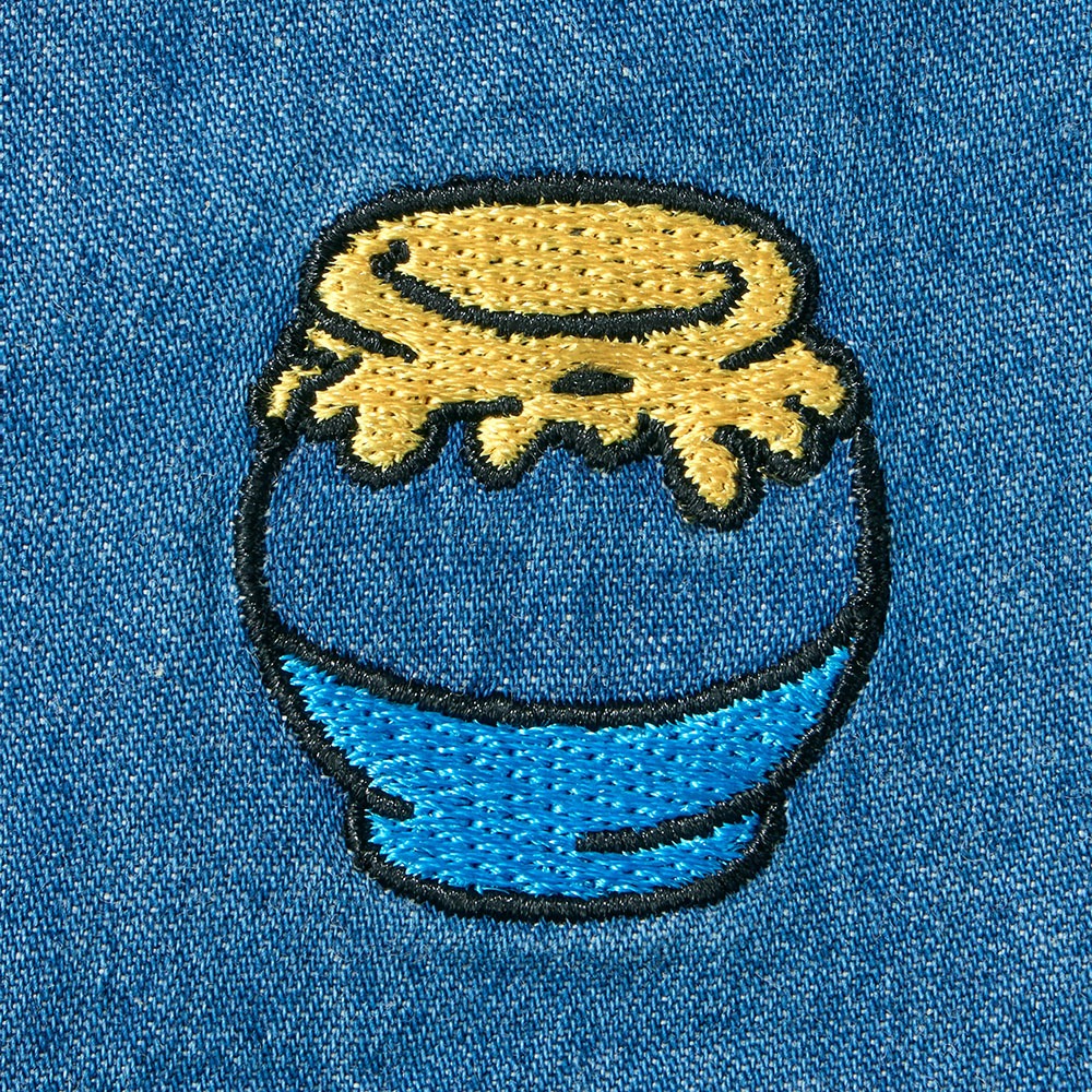 ユニセックス刺しゅうデニムシャツ「くまのプーさん」　デザインアップ　ハニーポット