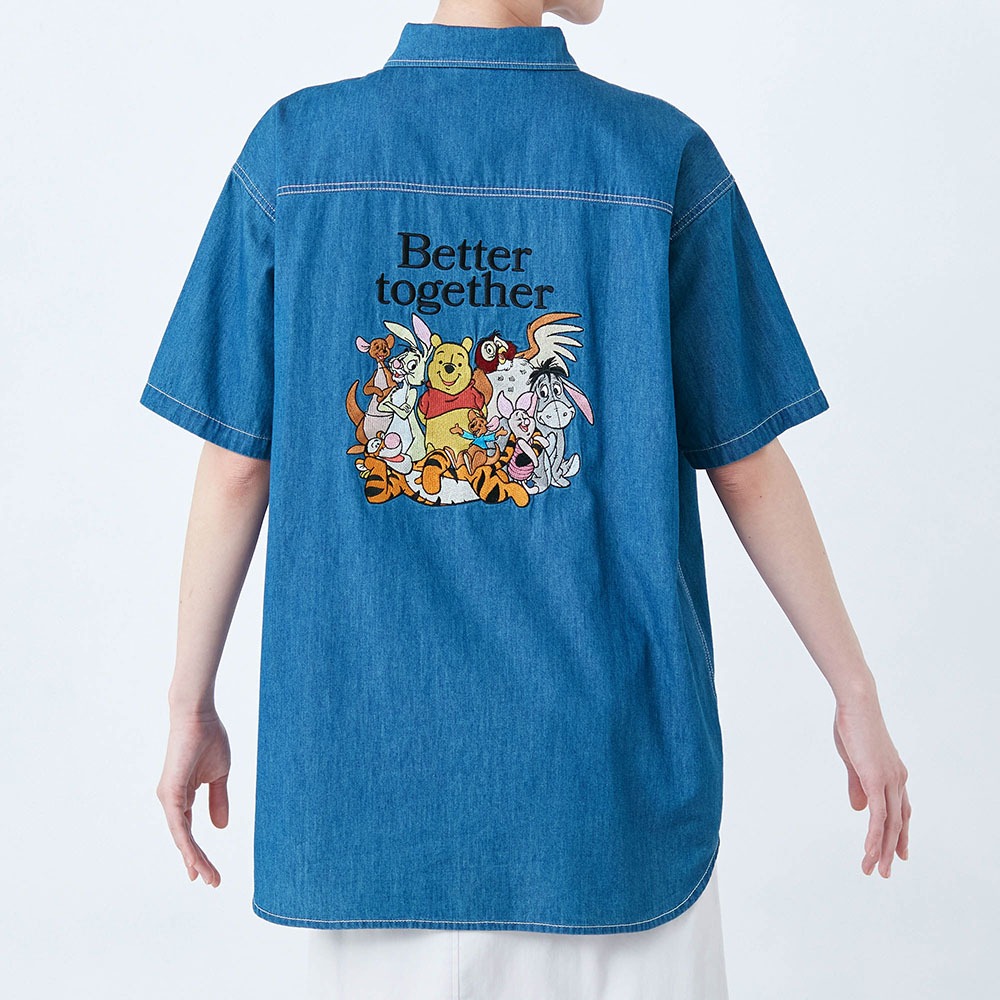 ユニセックス刺しゅうデニムシャツ「くまのプーさん」　バックスタイル