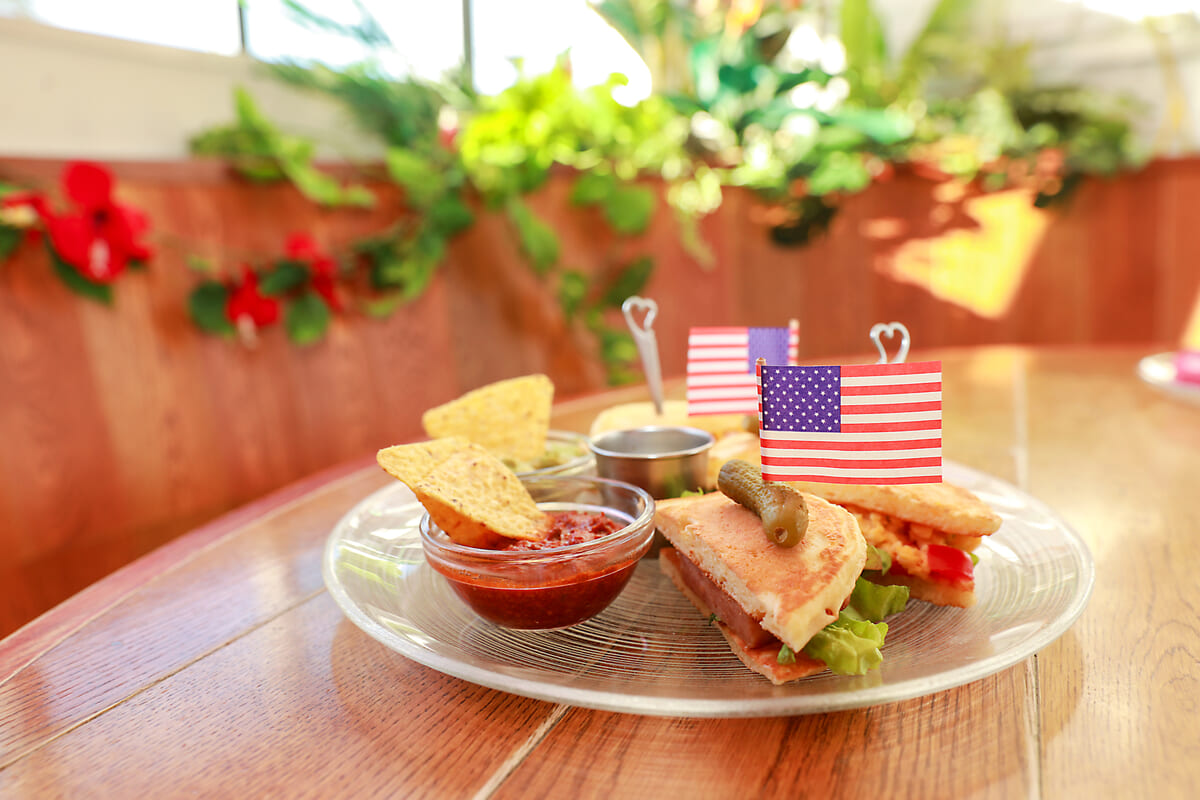 下段：セイボリー（軽食）