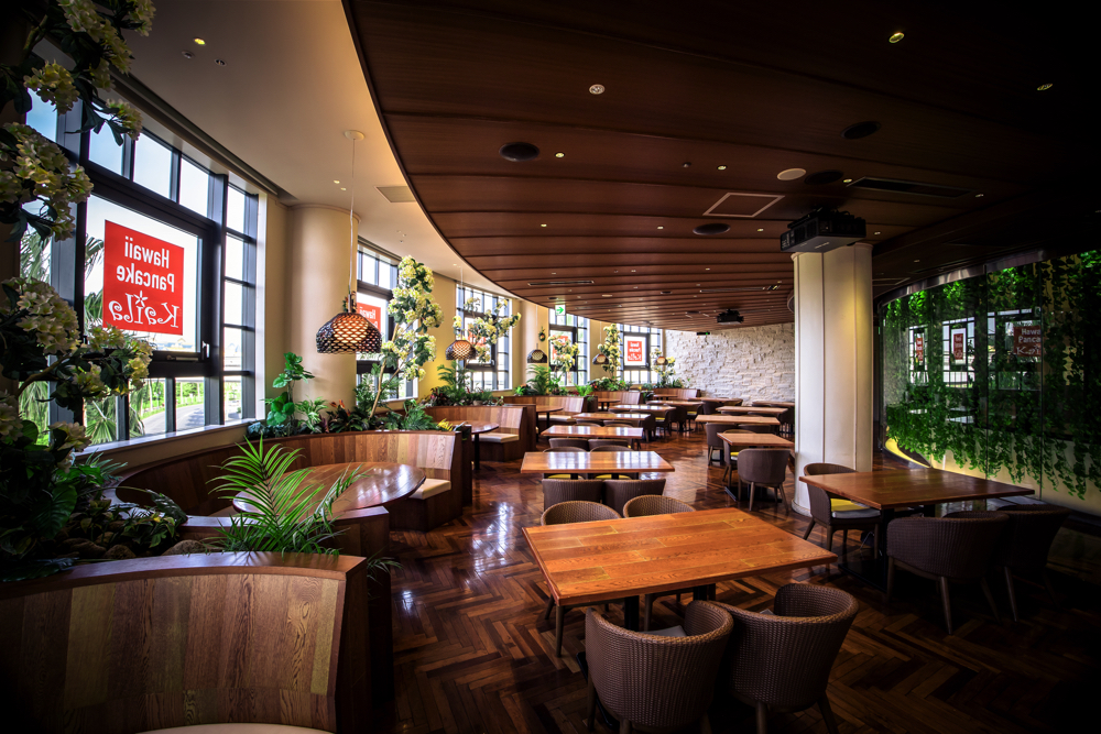 プルメリアの窓際席