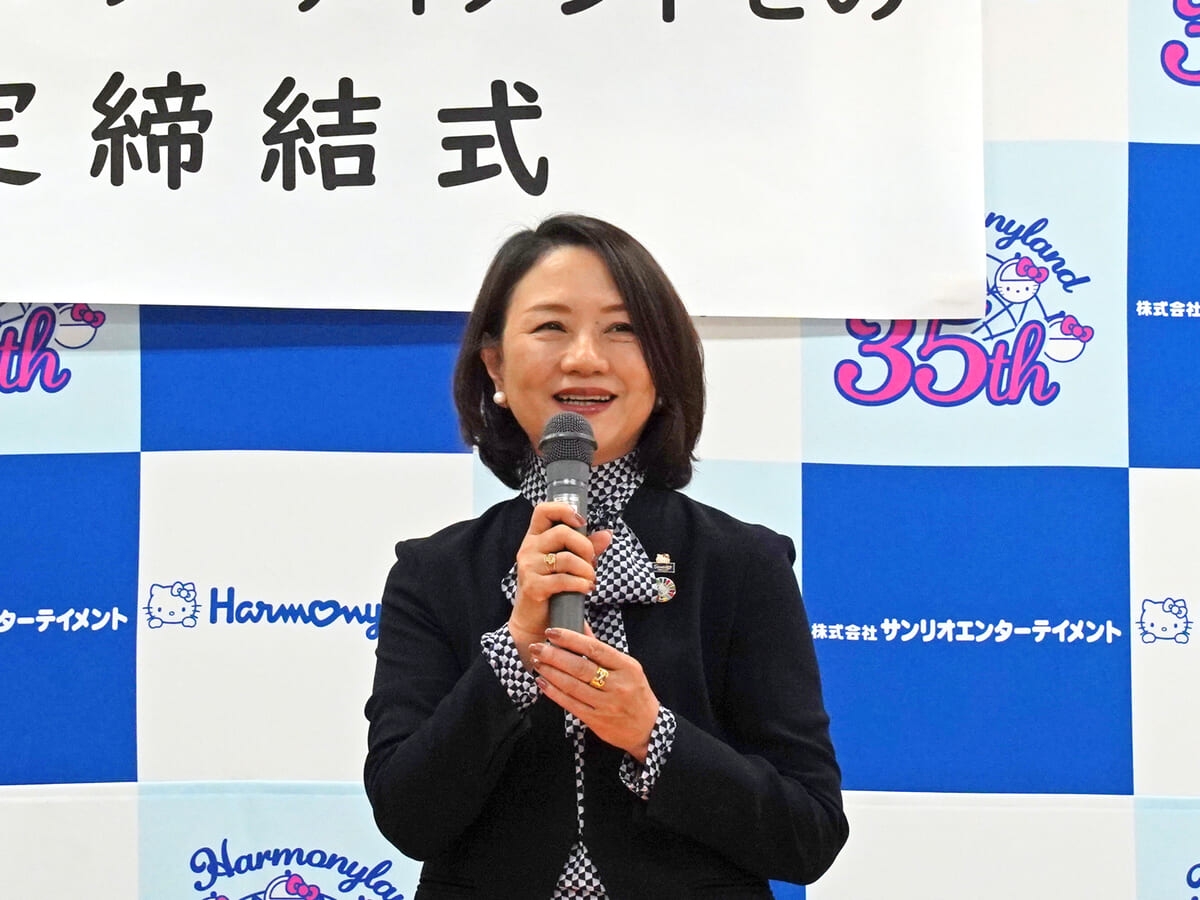 小巻亜矢氏