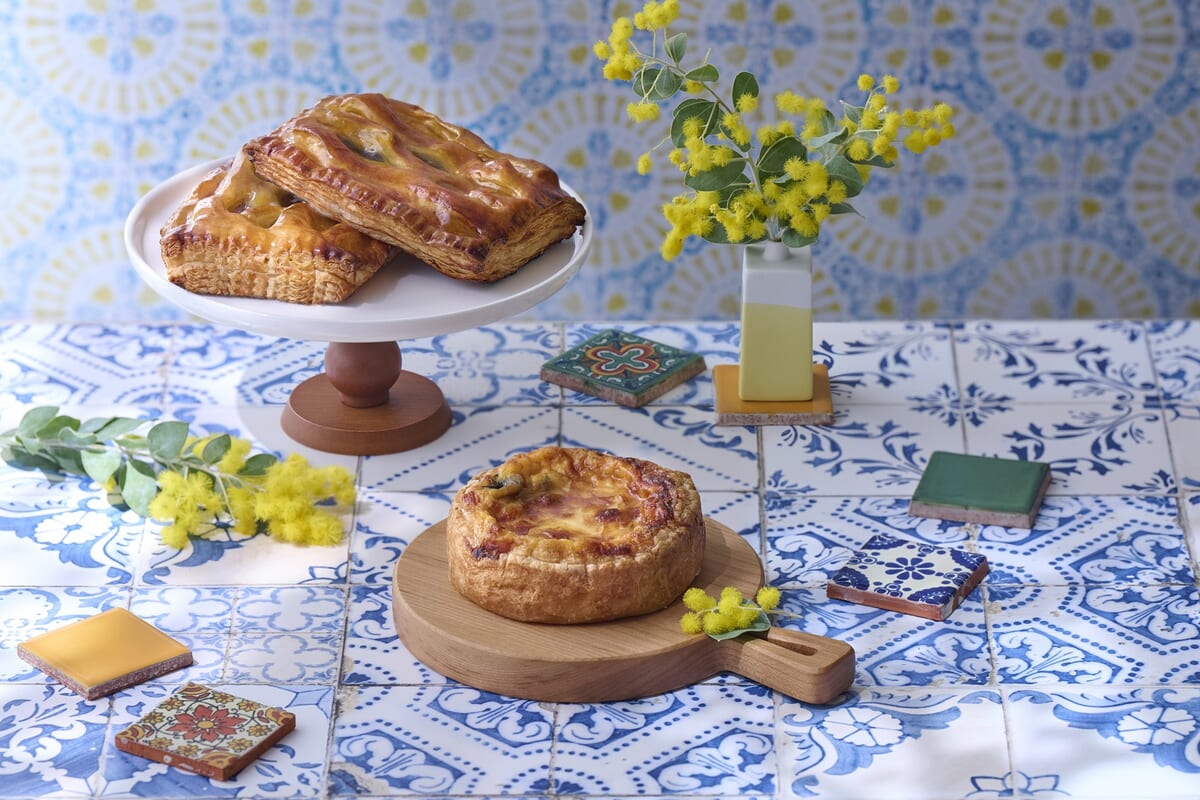 マンスリーベーカリー「ダークチェリーデニッシュパイ／菜の花のキッシュ」