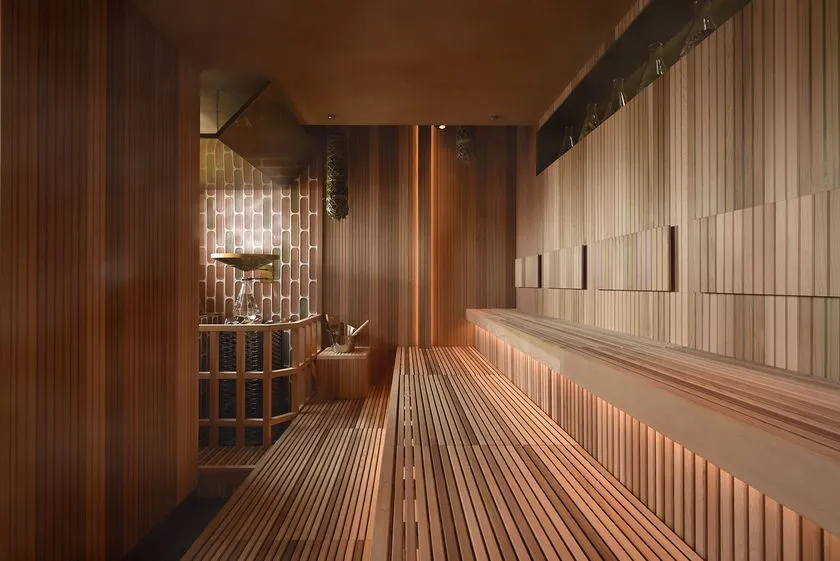 柔らかな輻射熱と森の静寂を感じながら