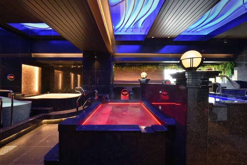 浴槽全体から発生する無数