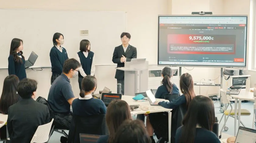 お金の力-VENTURE-を実際に体験する生徒たちの授業・ワ