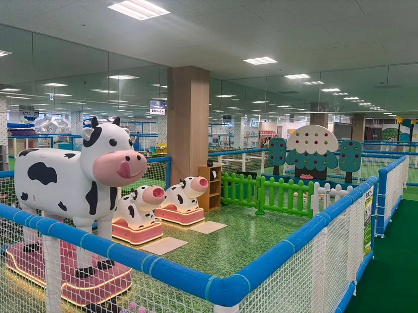 充実した遊び場設備が揃い