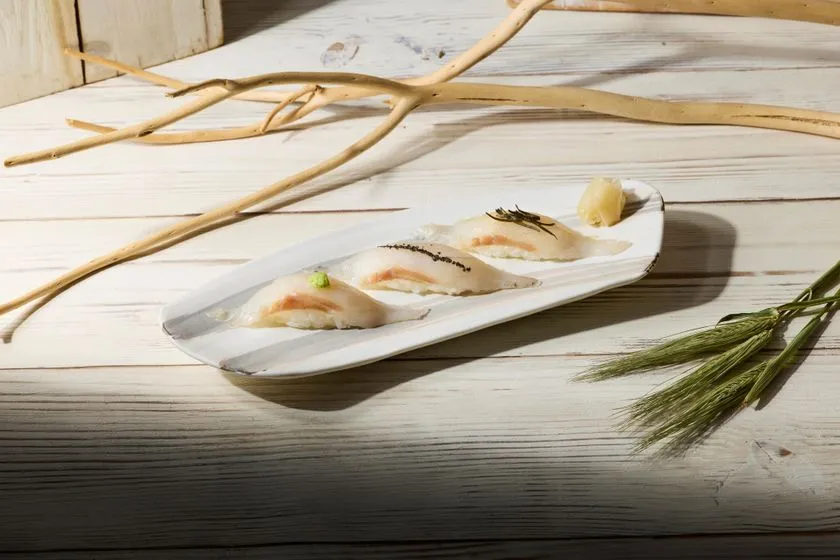 海鮮処 寿し常「スズキ 食べ比べ3貫握り」748円（税込）