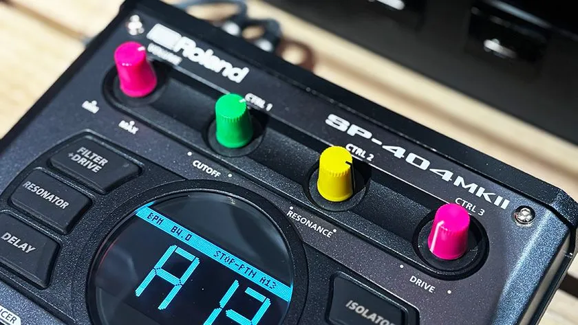 購入者プレゼント・ステッカーとSP-404MKII特製フェイ