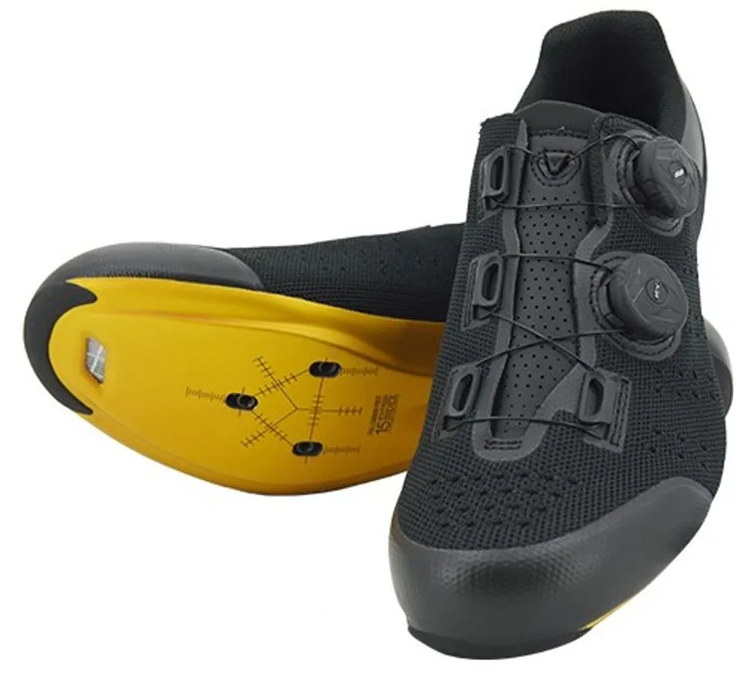 日本人にも合いやすい幅広靴型が特徴のFLRシューズ