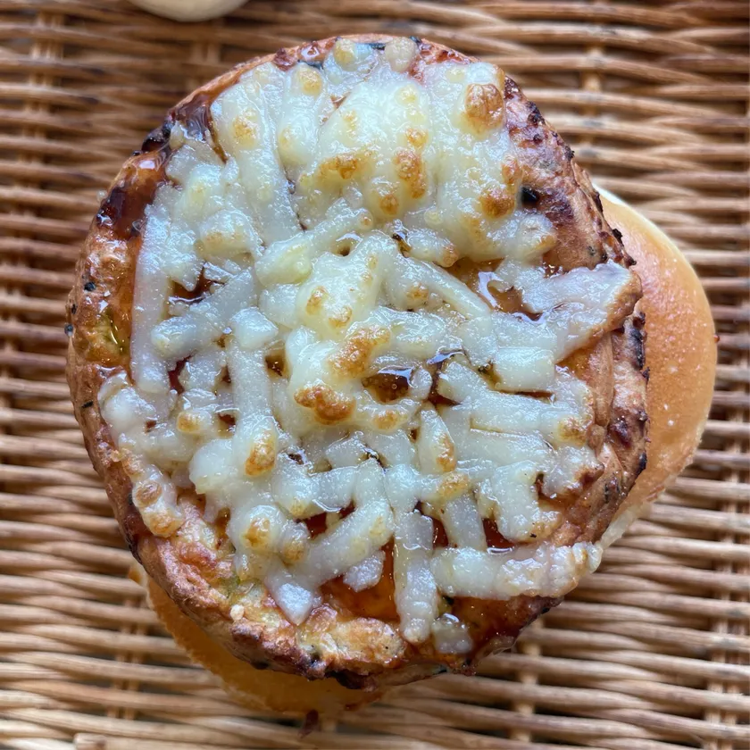 あいみパンの米粉おむすびパンのラインアップ