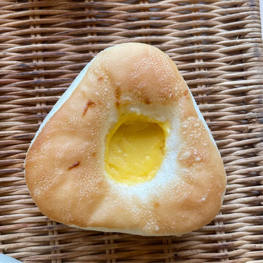 複数種類が並ぶあいみパンのグルテンフリーおむすびパン