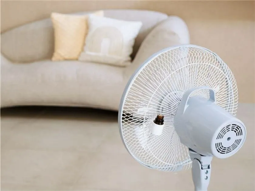 リビング空間に設置したアロマ首振 リビング扇風機の使用