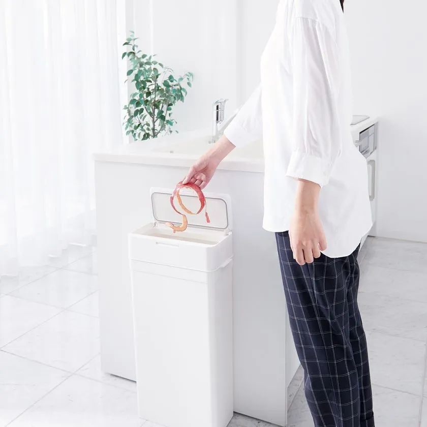 立ったまま捨てやすい高さ設計(25L)