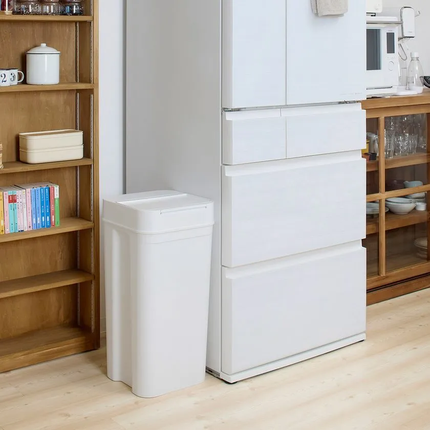 大容量でもスッキリ置ける(45L)