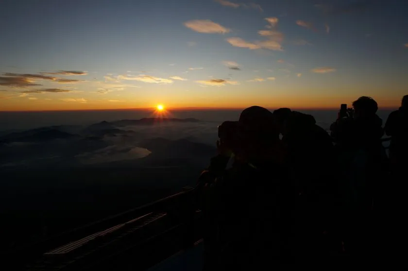 山頂でのご来光にはこだわらない!本八合目での美しいご来光。