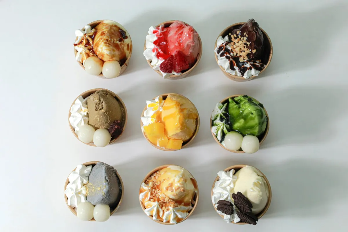 カップに入れる前のドバイチョコジェラート大福