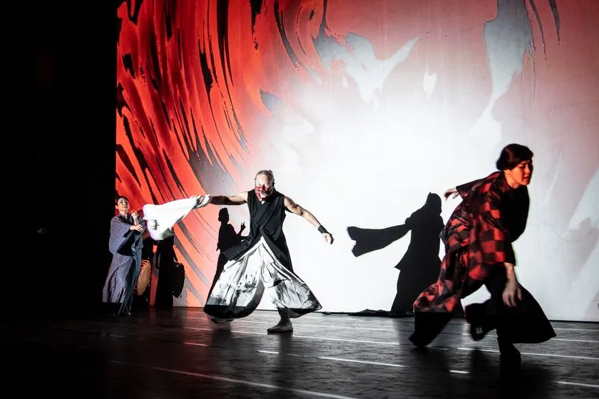 浅草公会堂で上演された「The Life of HOKUSAI」の公演写真