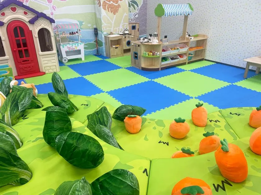 収穫体験やお店屋さんごっこができるおままごとコーナー