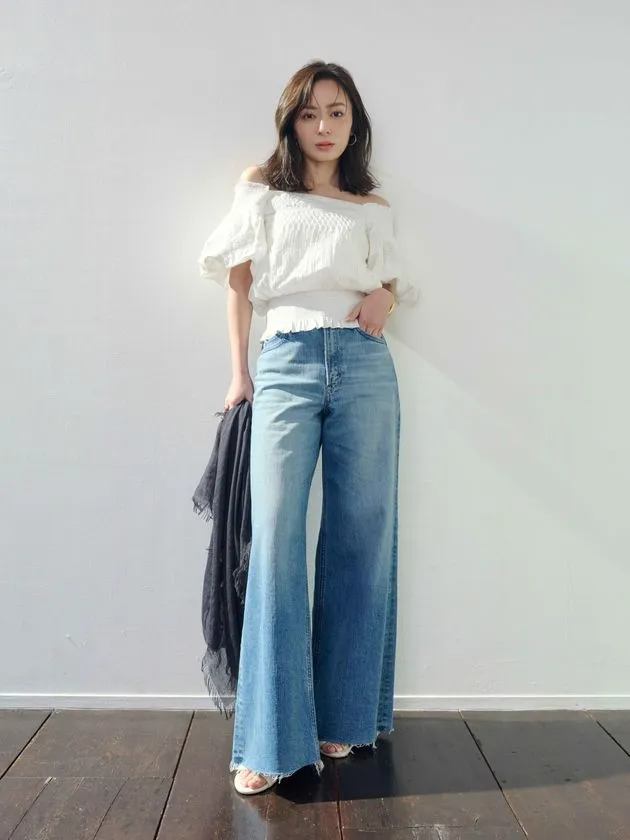 LYDIA wide flare Cutoff Light Blueの正面イメージ