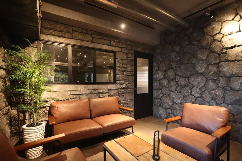 玄関近くに設けられた商談スペース