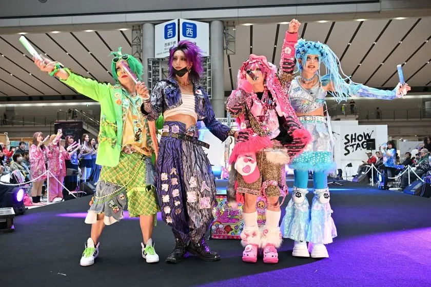 音楽やファッションショーが披露されるショーステージ