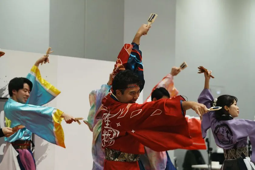 屋内外で多彩な表現に出会えるパフォーマンスエリア