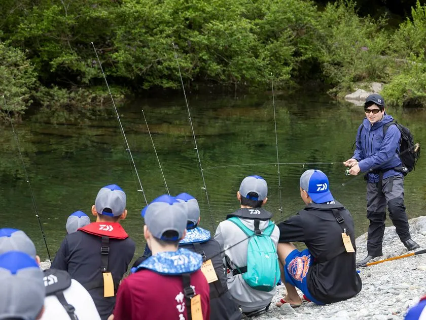 小林将大さんから指導を受ける生徒たちの様子