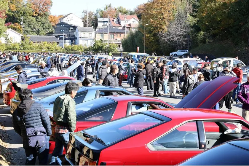 愛車仲間との交流の様子