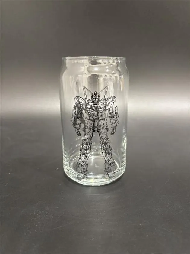 B賞の実物大ユニコーンガンダム立像缶型グラス