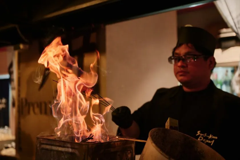 炙りの香りが立ちのぼる本マグロの藁焼き