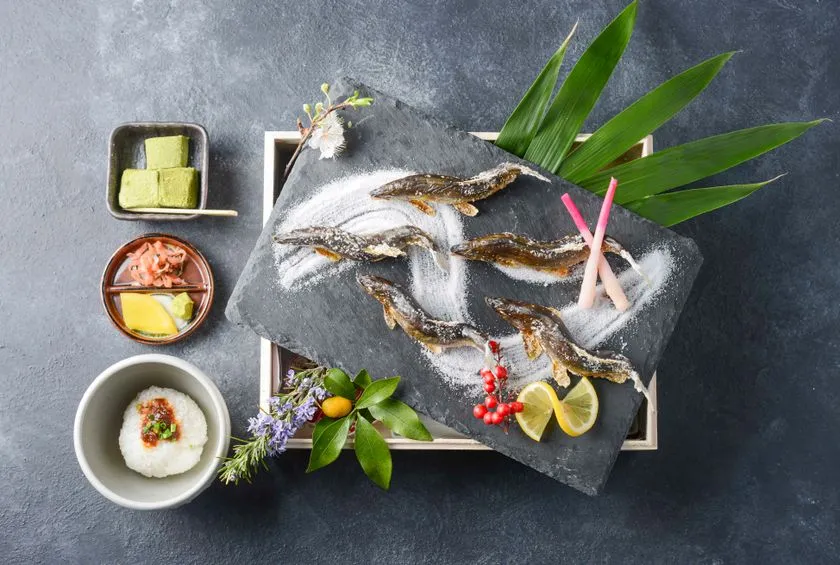 天然鮎食べ比べBOXを上から見た盛り付け