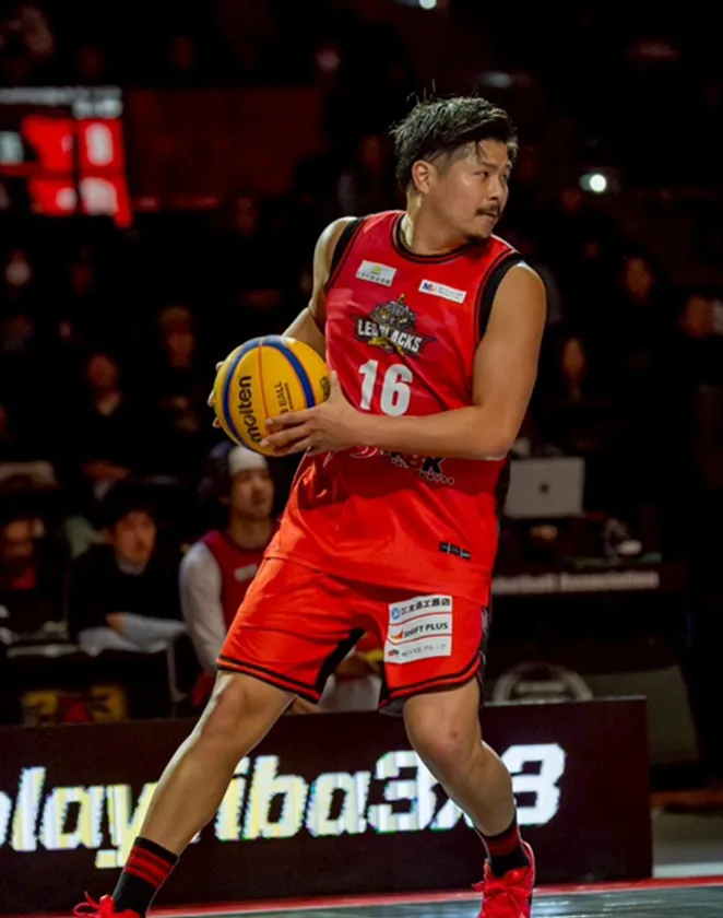 小堺翼氏の写真。選手兼GMとしての新たな立場を示す一枚。