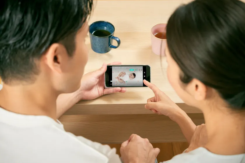 赤ちゃんを見守る多数の機能を紹介するCuboAiの説明画像