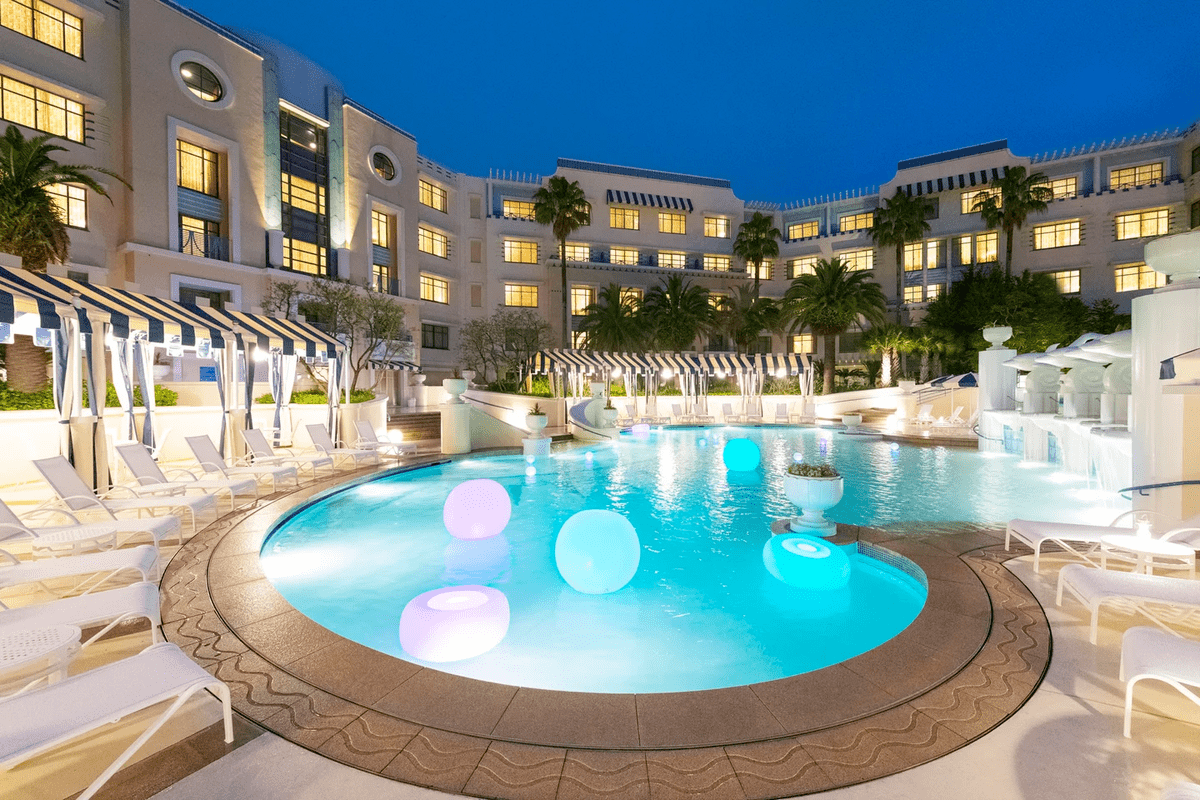 パームガーデン・プール  リゾート・サマー・ナイト