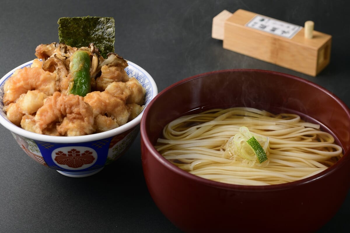 稲庭うどんと天ばらめし