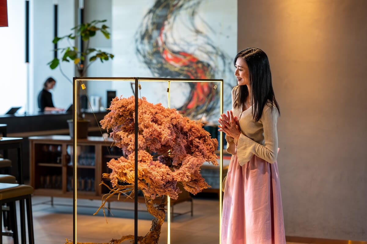 インスピレーションを刺激する館内のアートピース