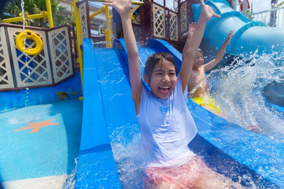 スプラッシュ・パッドでスライダー