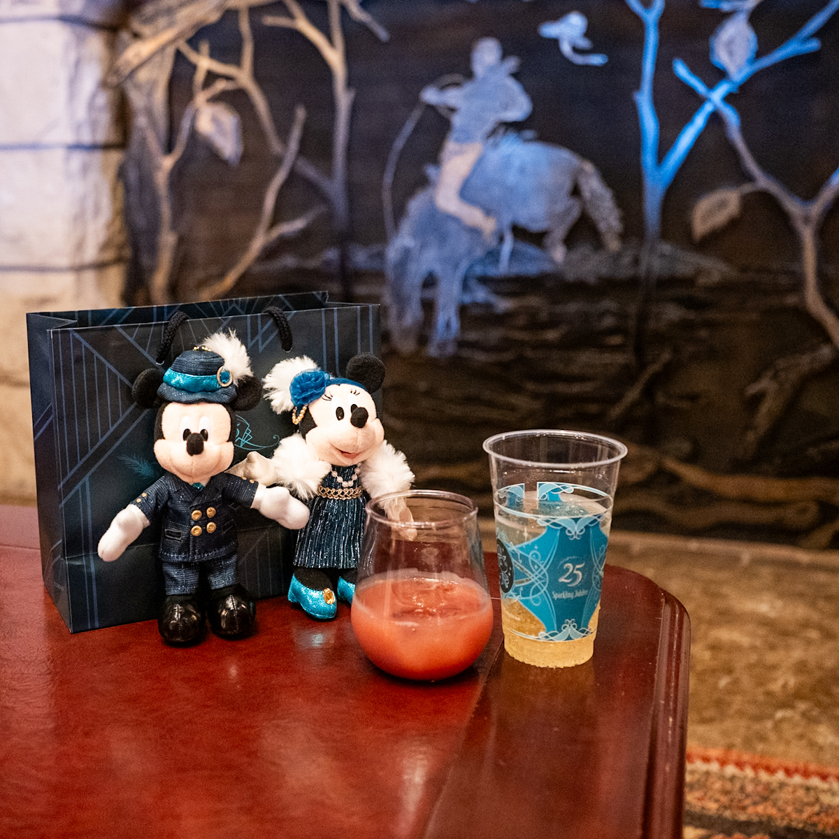 テディ・ルーズヴェルト・ラウンジ　ドリンク（フリー・リフィル）暖炉