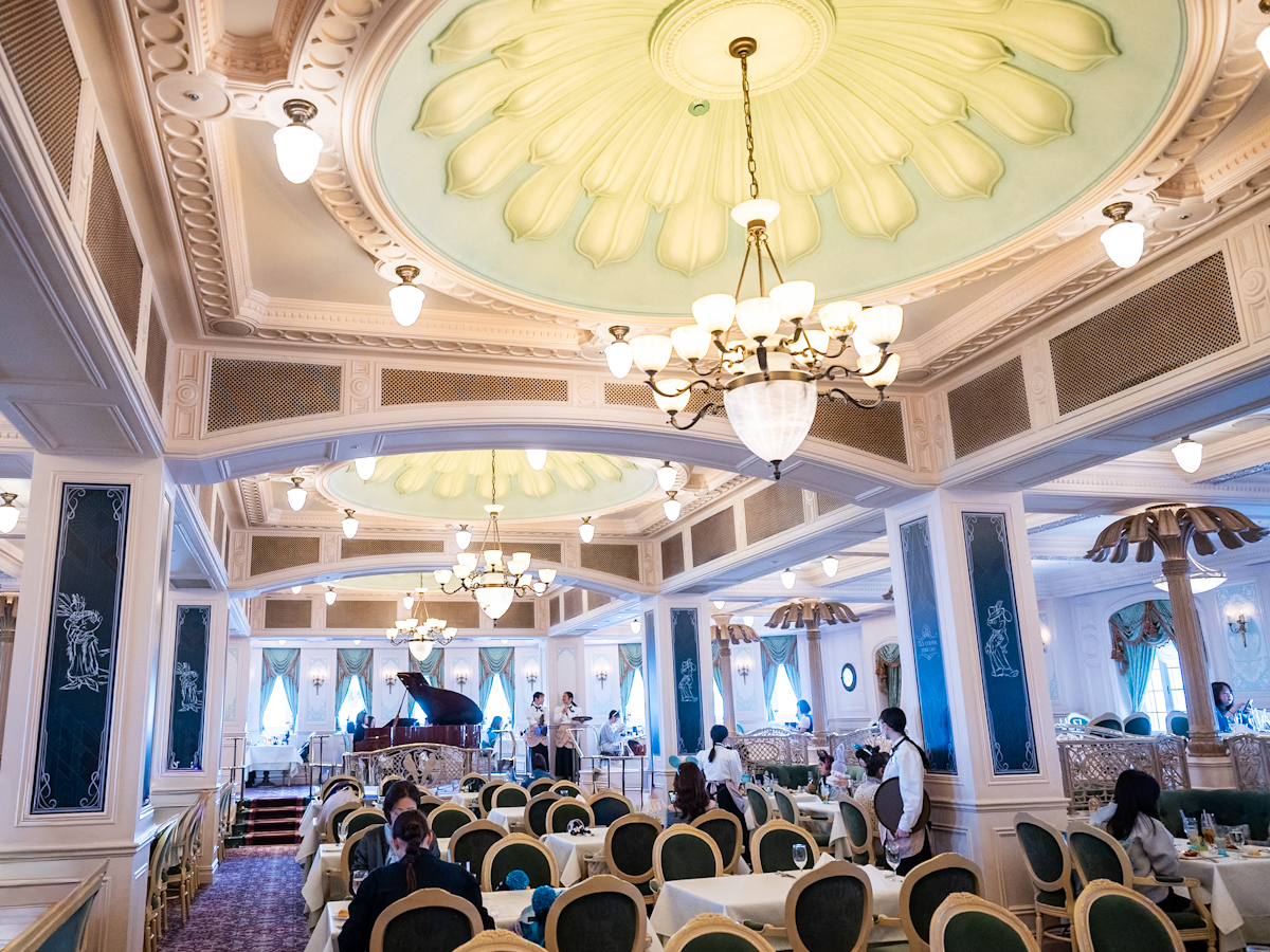 S.S.コロンビア・ダイニングルーム