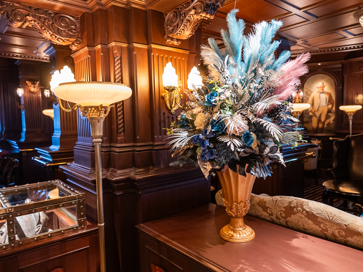 テディ・ルーズヴェルト・ラウンジ　ジュビリーブルーの花