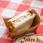 東京ディズニーシー・フード＆ワイン・フェスティバル／ドックサイドダイナー「ナッツとドライフルーツのクリームサンド（ロイヤルブレッド使用）」