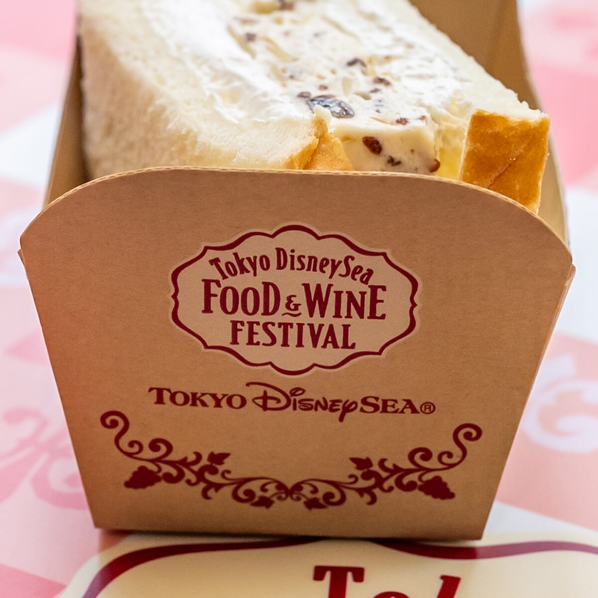 東京ディズニーシー・フード＆ワイン・フェスティバル／ドックサイドダイナー「ナッツとドライフルーツのクリームサンド（ロイヤルブレッド使用）」4