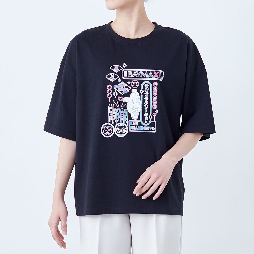 ユニセックススーベニアTシャツ　ベイマックス　ブラック