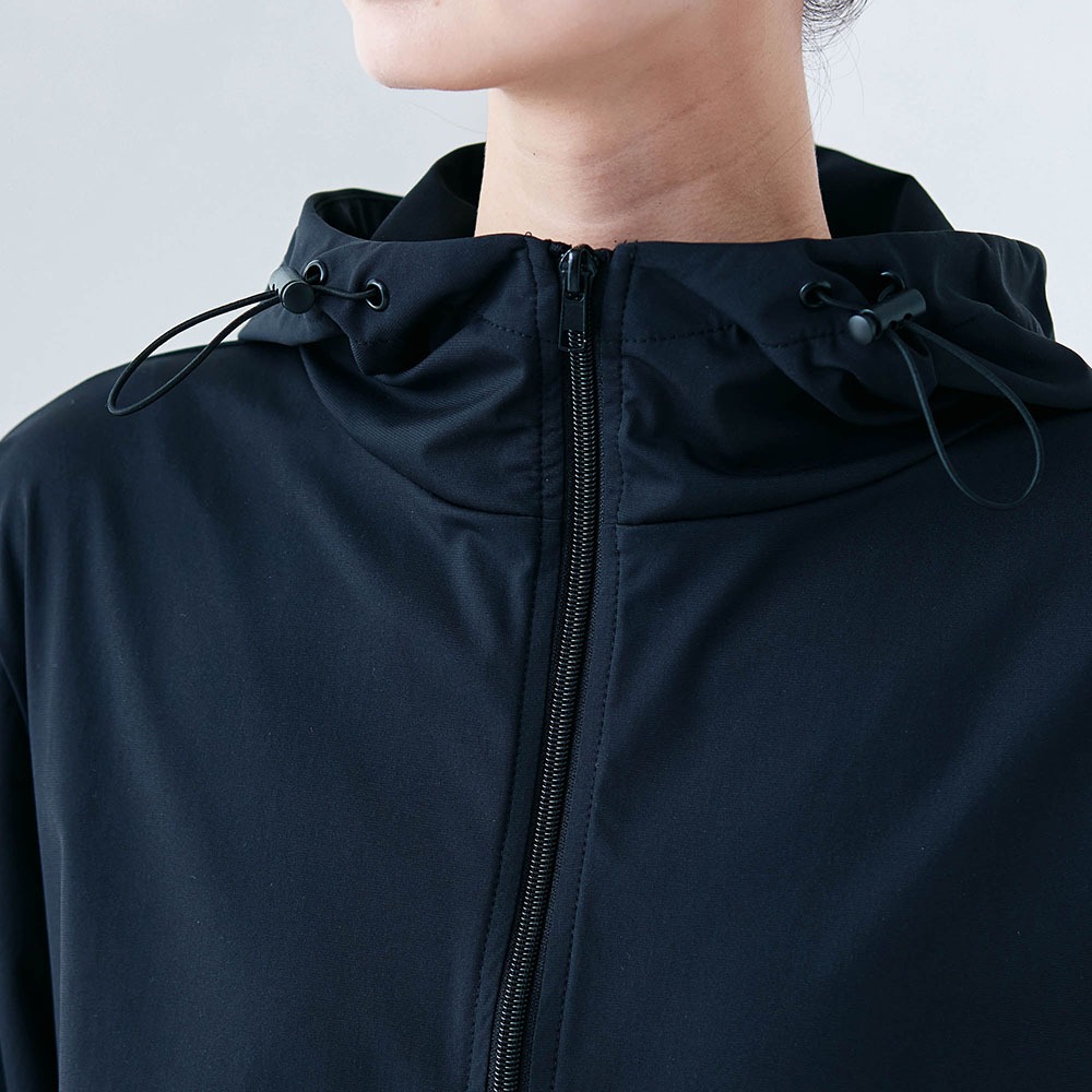 夏にうれしい機能いっぱいパーカー　首まわり