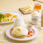 Eggs ’n Things「ハニーバターミルクパンケーキ／ハニーマスタードチキン＆エッグス／ハニーミルクラテ」