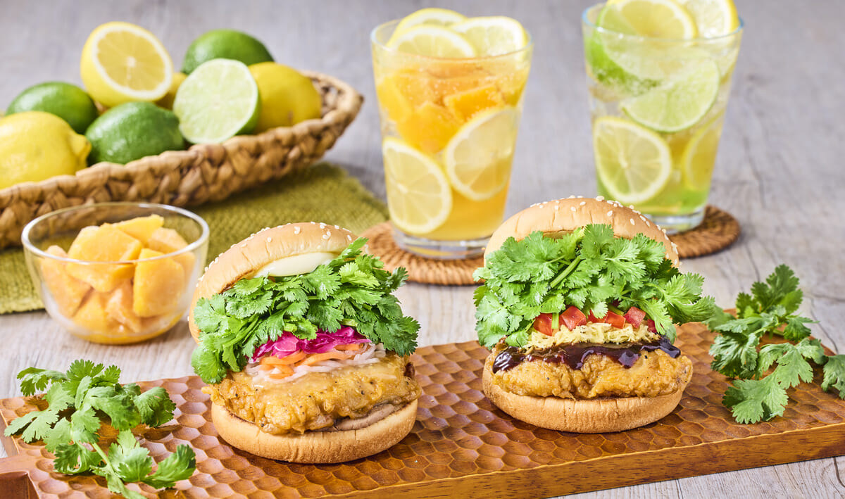 フレッシュネスバーガー「パクチーチキンバーガー カオマンガイ／バインミー」