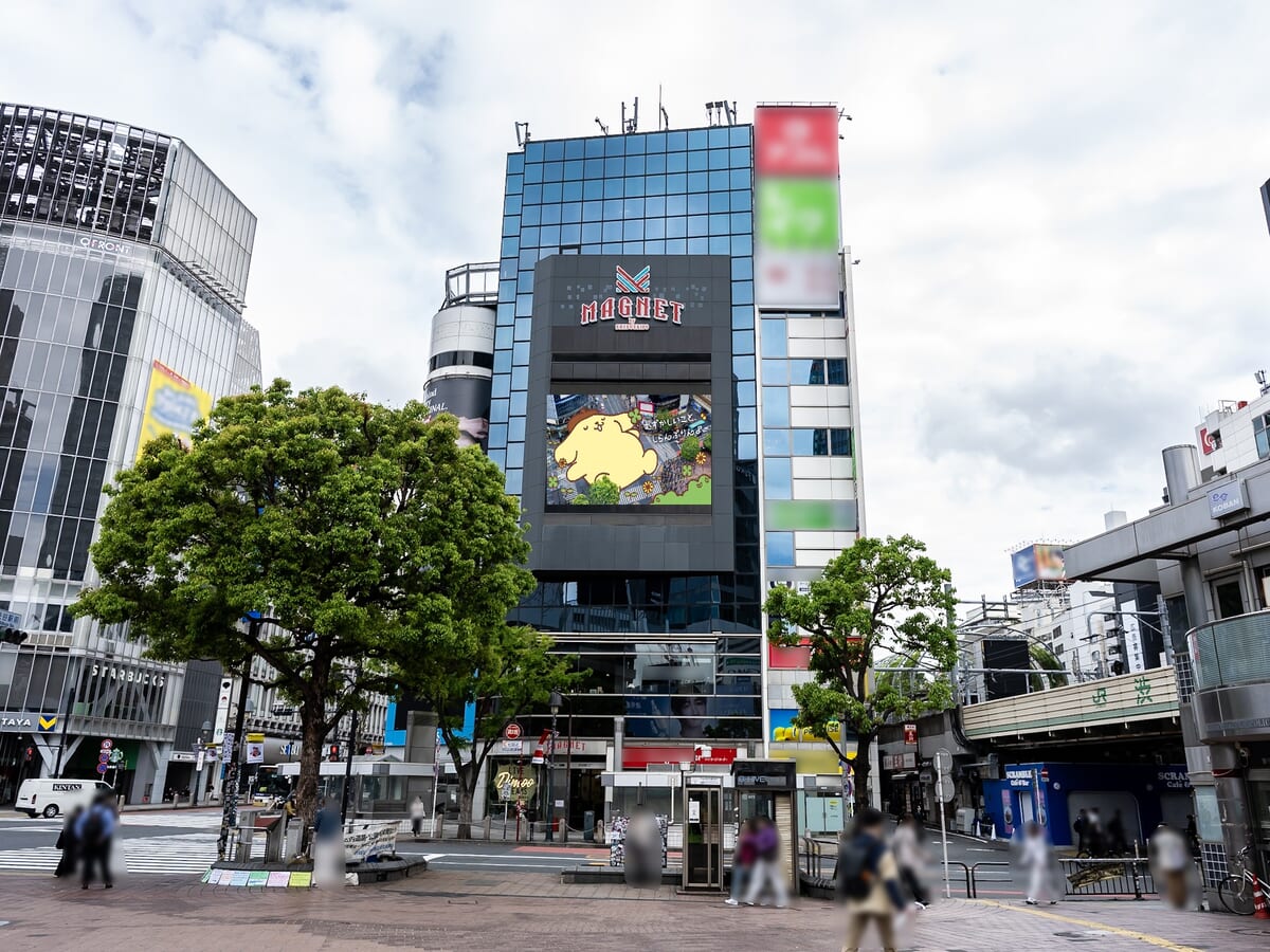 渋谷の3カ所の大型ビジョンで30周年コンセプトムービーなどを放映02