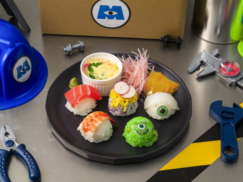 <マイク>ギョロ目お寿司プレート