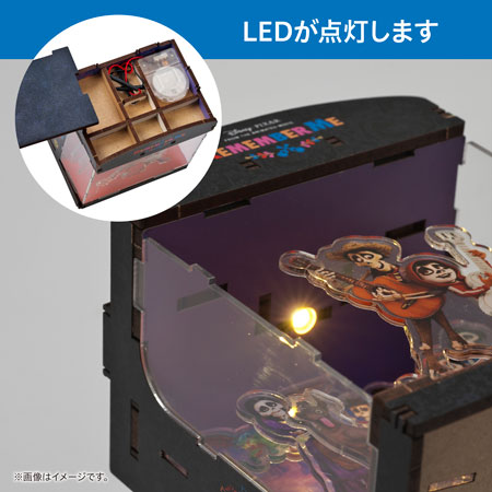 LEDライトがキット内をやさしく照らします